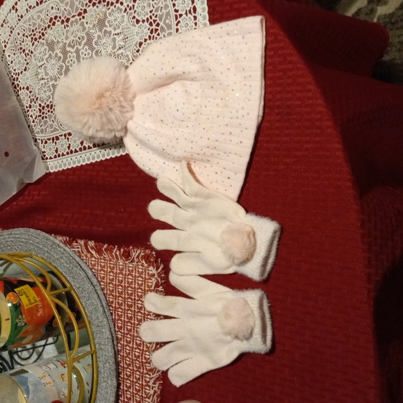 Light pink hat and glove set - Picture 1 of 9